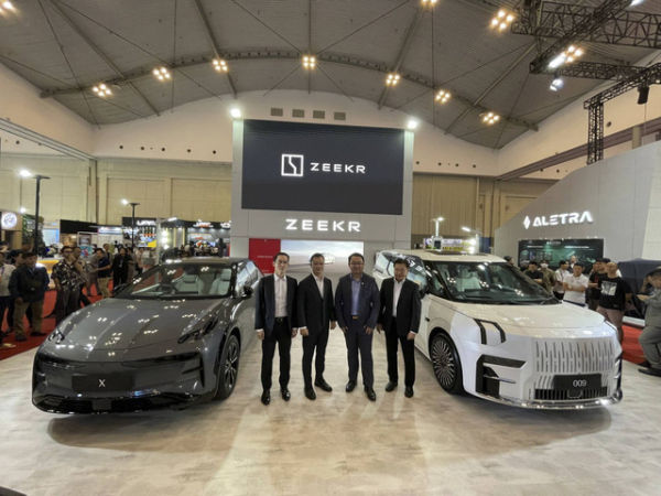 Zeekr, di bawah  naungan Zeekr South East Asia dan Premium Auto Prima resmi debut di Indonesia, bawa dua model listrik sekaligus Zeekr X dan Zeekr 009 di GJAW 2024. Foto: Sena Pratama/kumparan