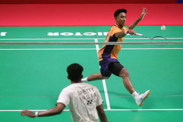 Tunggal putra Indonesia Alwi Farhan melawan wakil India Ayush Shetty pada Daihatsu Indonesia Master 2026 di Istora Senayan, Jakarta, Rabu (21/1/2026). Foto: Jamal Ramadhan/kumparan