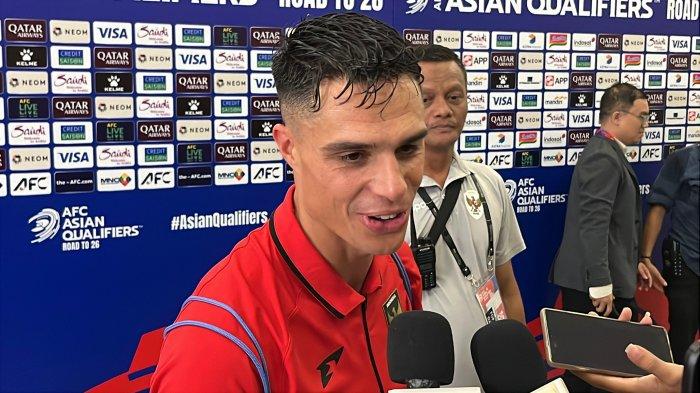 KAGUM - Gelandang Timnas Indonesia, Joey Pelupessy, saat ditemui di Mixed Zone Stadion Utama Gelora Bung Karno (SUGBK), Senayan, Jakarta, Kamis (5/6/2025). Joey mengaku kagum dengan pendukung Timnas Indonesia dalam laga kontra China. (Tribunnews/Alfarizy)