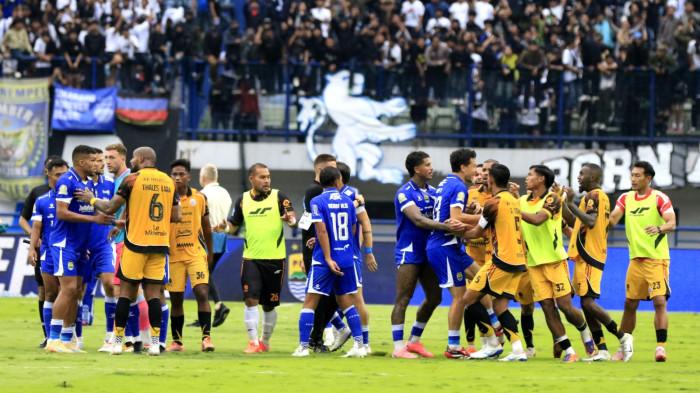PERSIB VS PERSIJA - Laga Persib Bandung vs Persija Jakarta di Stadion GBLA, Minggu (11/1/2026). Di laga ini Persib Bandung menang 1-0. Gol Maung Bandung dicetak oleh Beckham Putra.