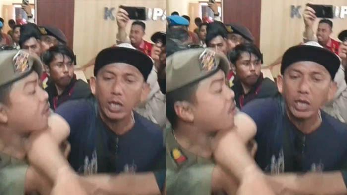 DEMO RATUSAN PKL - Ratusan Pedagang Kaki Lima terlibat adu fisik dengan aparat gabungan saat menggelar unjukrasa di kantor dewan perwakilan rakyat daerah (DPRD) Kabupaten Gowa, Sulawesi Selatan. Kamis, (15/1/2026). Mereka protes soal pembayaran lapak untuk bazar ramadhan.