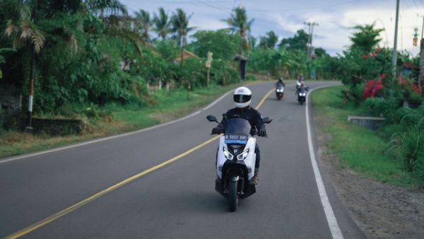 Touring motor listrik Polytron Fox 350 Jakarta ke Way Kambas. Foto: Dok. Polytron