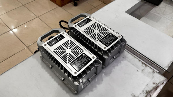 Wujud portable fast charging motor listrik Polytron. Foto: Aditya Pratama Niagara/kumparan