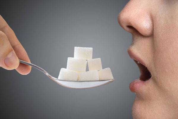 Ilustrasi kebanyakan makan gula. Foto: vchal/Shutterstock