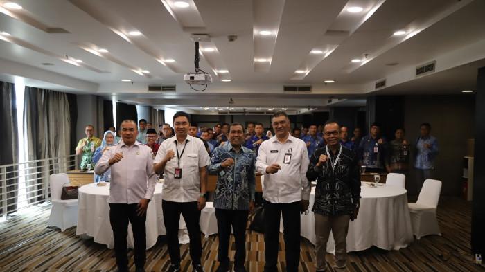 Bupati HSS Syafrudin Noor bersama jajaran Pemkab HSS dan undangan dari Kementerian. 