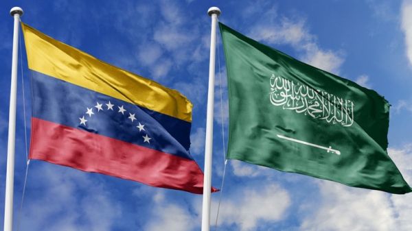 the flags of Venezuela and Saudi Arabia placed side-by-side