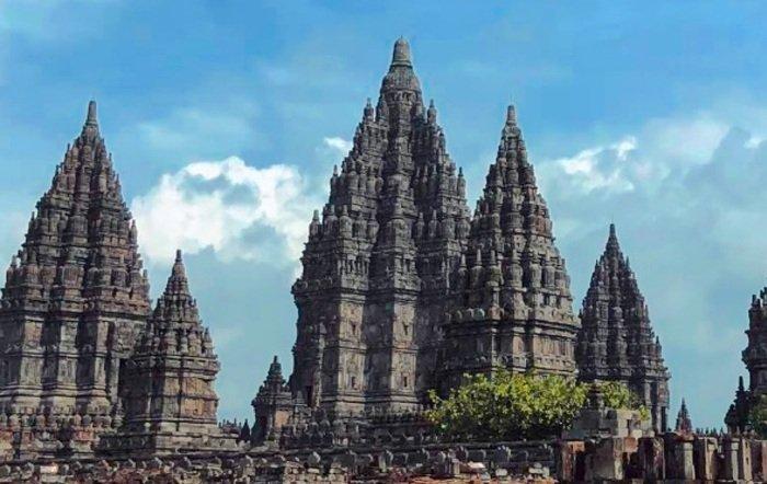WISATA JOGJA - Potret kemegahan Candi Prambanan di Sleman, Jogja, Kamis (6/3/2025). 