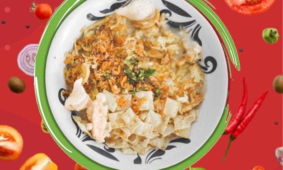 Bubur Ayam Mang Endut, satu tempat sarapan enak di Surabaya yang banyak jadi andalan pekerja pagi.