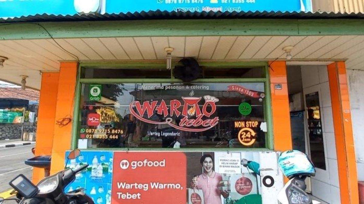Warteg Warmo di Tebet, Jakarta Selatan tidak hanya didatangi warga biasa tapi juga kalangan artis.