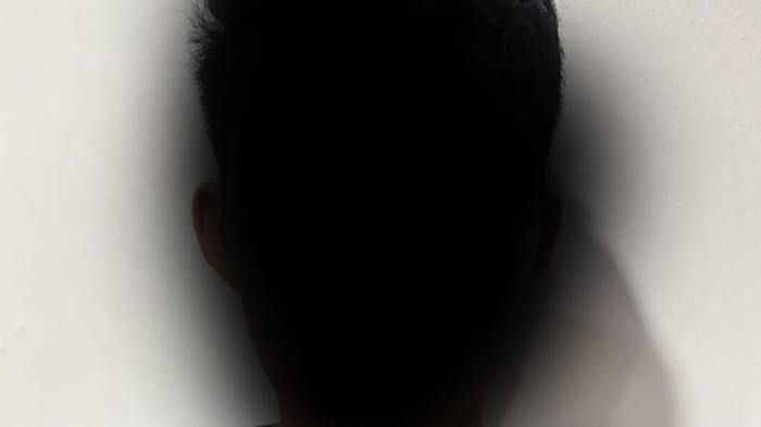 NARKOBA DI BATAM - Anggota Subdit II Ditresnarkoba Polda Kepri meringus dua tersangka kasus narkoba di Kecamatan Sagulung, Kota Batam, Provinsi Kepulauan Riau, Senin (19/1/2026).