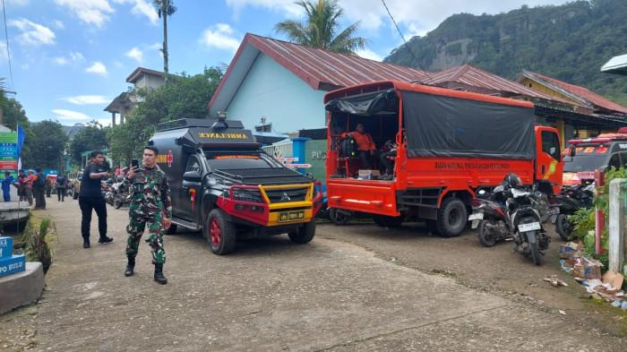 Bersiaga - Suasana posko di Desa Tompobulu. Posko di kantor desa Tompo Bulu. tim DVI Sudah siapkan tempat penerimaan jenazah penumpang pesawat ATR yang jatuh