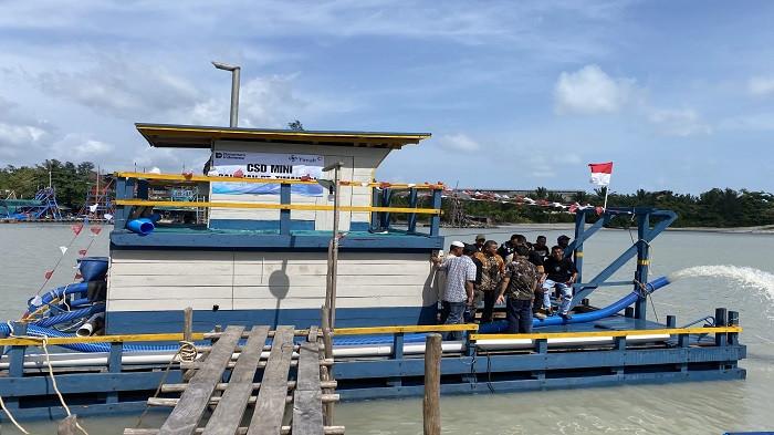 CIPTAKAN CSD MINI - Acara peresmian CSD mini atau ponton keruk untuk mengatasi permasalahan pendangkalan Muara Air Kantung, Jelitik, Sungailiat, Bangka, Jumat (23/1/2026).