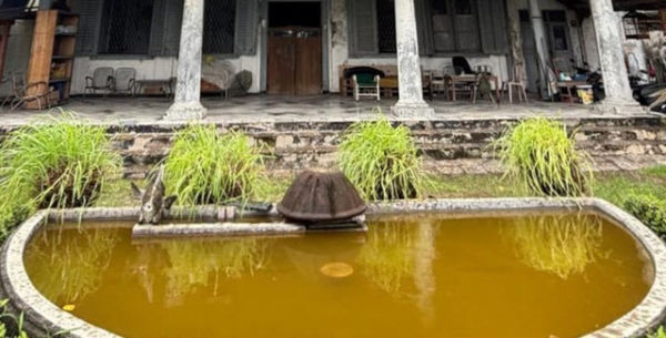 Kolam dari rumah peninggalan VOC berusia 300 tahun di Semarang. Foto: Intan Allivia/kumparan