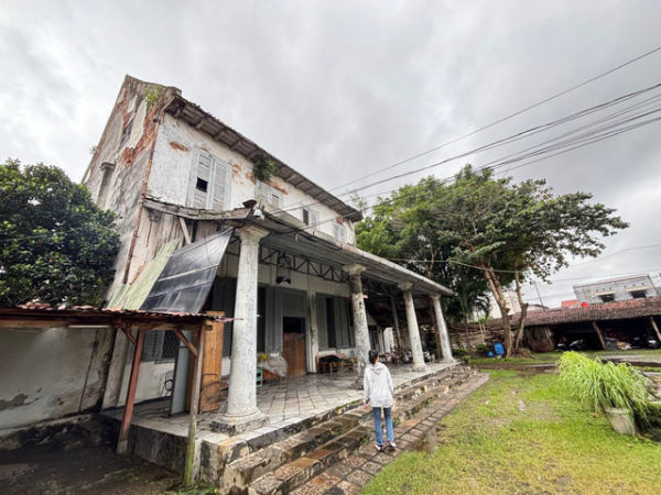 Rumah peninggalan VOC berusia 300 tahun di Semarang. Foto: Intan Allivia/kumparan