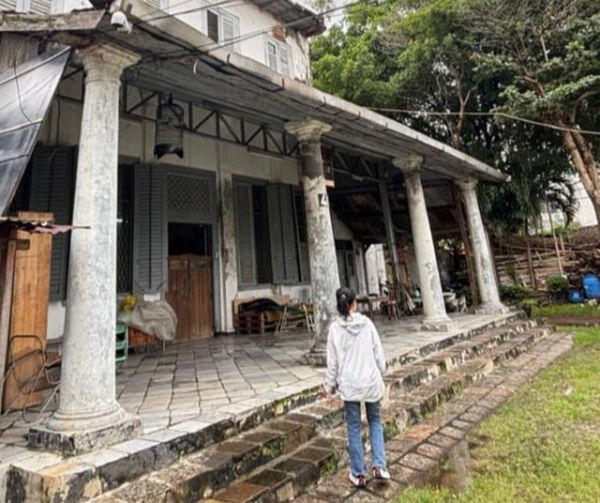 Rumah peninggalan VOC berusia 300 tahun di Semarang. Foto: Intan Allivia/kumparan