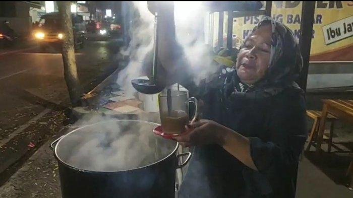 Bandrek spesial Ibu Jawa di Palabuhan Ratu, Sukabumi