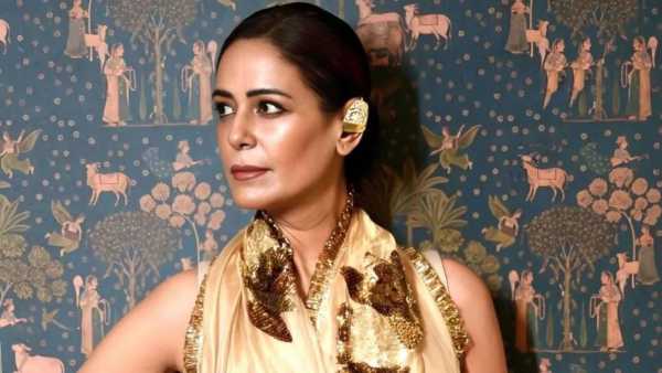 2019 साली मोना सिंह लग्न करुन संसाराला लागली. त्याआधी एका प्रसिद्ध अभिनेत्याच्या प्रेमात ती वेडी होती. दोघांचं लग्न सुद्धा होणार होतं. पण नंतर त्यांचं नातं तुटलं. चित्रपटात मोना सनी देओलची पत्नी बनली आहे. खऱ्या आयुष्यात त्यांच्या वयात 24 वर्षांचं अंतर आहे. 