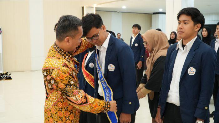 2Direktur Politeknik STIA LAN Bandung, Dr. Muhamad Nur Afandi, S.Pd., M.T., secara resmi