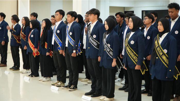 3Direktur Politeknik STIA LAN Bandung, Dr. Muhamad Nur Afandi, S.Pd., M.T., secara resmi melantik