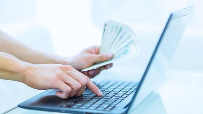 KORBAN PINJOL - Foto ilustrasi terkait cerita viral di media sosial soal pria dengan akun TikTok @jakehujan mengaku terjerat utang hingga Rp700 juta setelah kecanduan bermain judol (judi online).