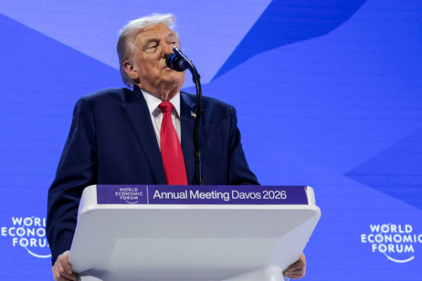 Presiden AS Donald Trump berbicara selama World Economic Forum (WEF) di Davos, Swiss, Rabu (21/2026). Foto: Jonathan Ernst/REUTERS