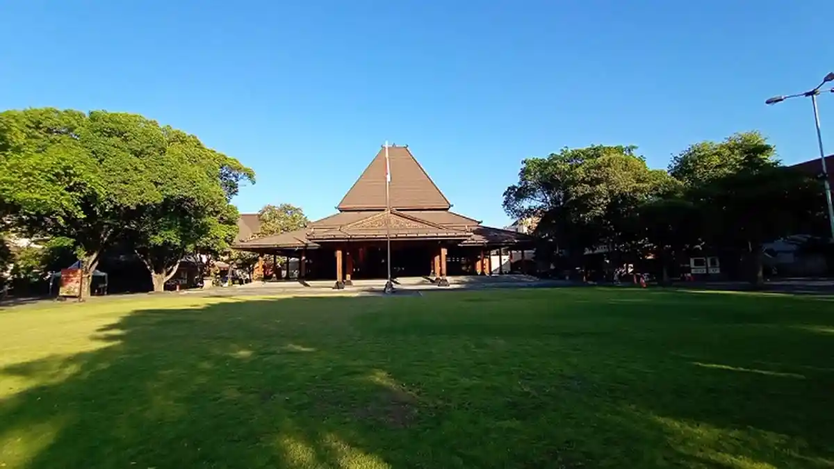 Suasana kompleks Taman Balai Kota Solo.