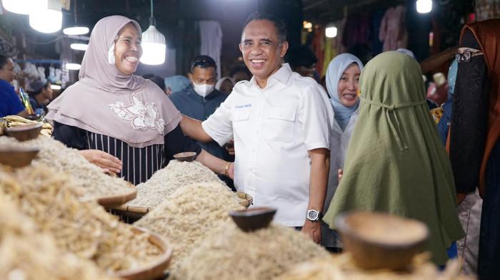 Pengamat Politik Universitas Tadulako (Untad), Nur Alamsyah, menilai kepemimpinan Gubernur Sulawesi Tengah Anwar Hafid menghadirkan warna baru dalam lanskap kepemimpinan di Indonesia.