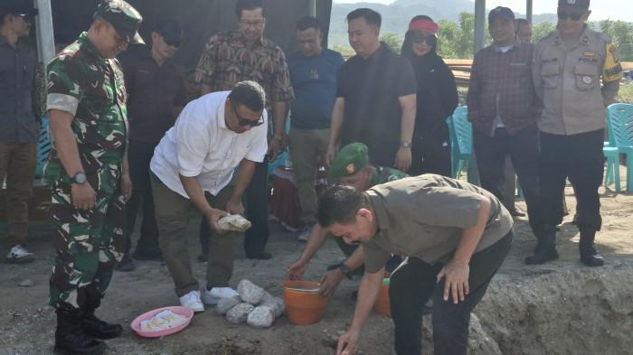 Pemerintah Kota Palu terus menggenjot pembangunan Koperasi Merah Putih (KMP), Salah satu langkah konkret dilakukan melalui peletakan batu pertama pembangunan gedung atau gerai Koperasi Merah Putih di Kawasan Hunian Tetap (Huntap) Tondo I, Kelurahan Tondo, Kecamatan Mantikulore, Kota Palu, Sulawesi Tengah, Sabtu (24/1/2026).