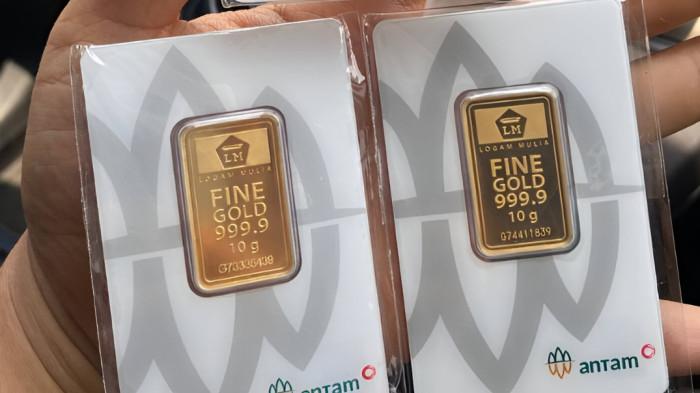 HARGA MEROKET- Harga emas Antam Logam Mulia di Butik Antam Medan meroket hingga Rp 59.000 per gram. Saat ini, angkanya berada di level Rp 2,561,000 per gram.