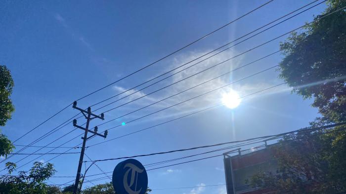 PRAKIRAAN CUACA - Ilustrasi cuaca Cerah - Prakiraan cuaca Gorontalo besok, Jumat (16/1/2026), bervariasi dari hujan ringan hingga berawan. Simak kondisi tiap kabupaten sebelum beraktivitas besok!