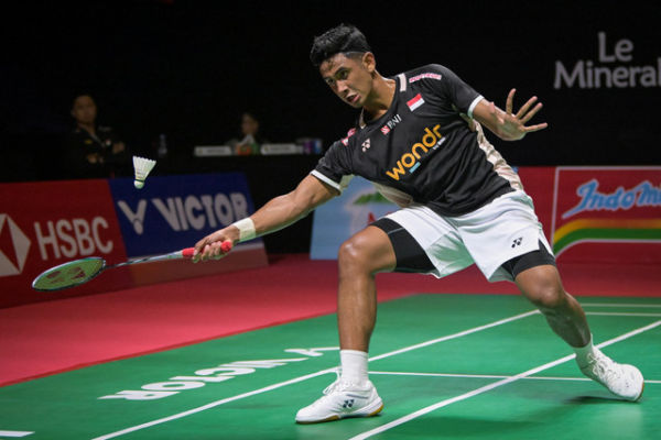 Tunggal putra Indonesia Alwi Farhan saat melawan wakil China Wang Zheng Xing pada babak 16 besar Daihatsu Indonesia Masters 2026 di Istora Senayan, Jakarta, Kamis (22/1/2026). Foto: Aditya Pradana Putra/ANTARA FOTO