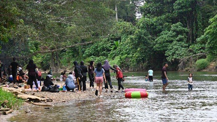 Suasana di Pemandian Sungai Belayan Desa Belayan Kecamatan Malinau Utara, Kabupaten Malinau, Kalimantan Utara, Minggu (26/1/2025) (TRIBUNKALTARA.COM / MOHAMMAD SUPRI)