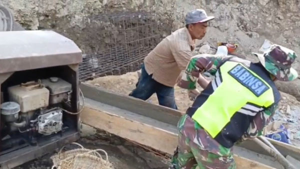 Pembangunan di desa terpencil di Aceh. Foto: Bakom RI