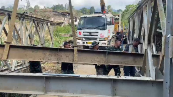 Pembangunan di desa terpencil di Aceh. Foto: Bakom RI