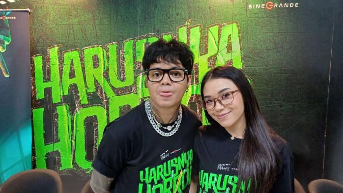 ARAP DAN LULA - Reza Arap dan Lula Lahfah saat ditemui di konferensi pers film Harusnya Horor di Jakarta Barat, Senin (4/8/2025). Lula Lahfah sempat beber alasannya menyukai Reza Arap.