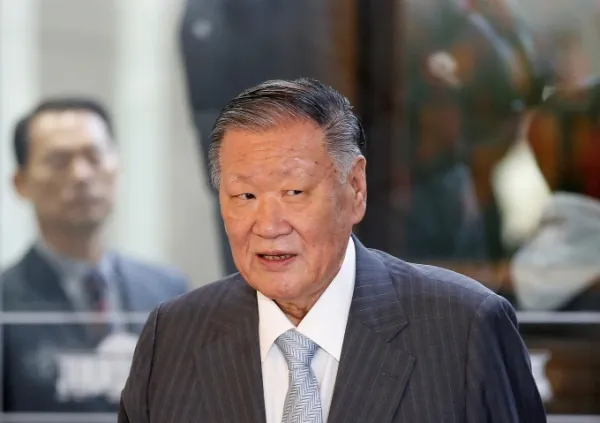 Hyundai Motor Group Chairman Chung Mong-koo arrives to attend a hearing at the National Assembly in Seoul, South Korea, Dec. 6, 2016. Photo by Reuters