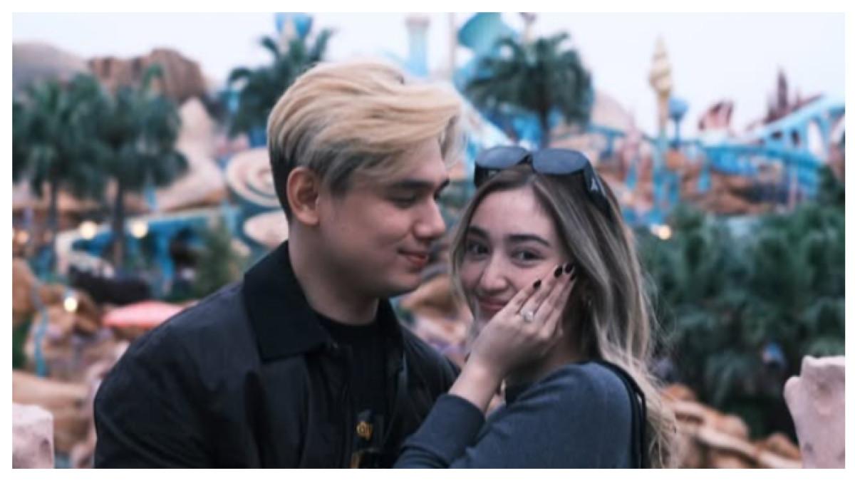 Momen Ranty Maria dilamar Rayn Wijaya di Jepang