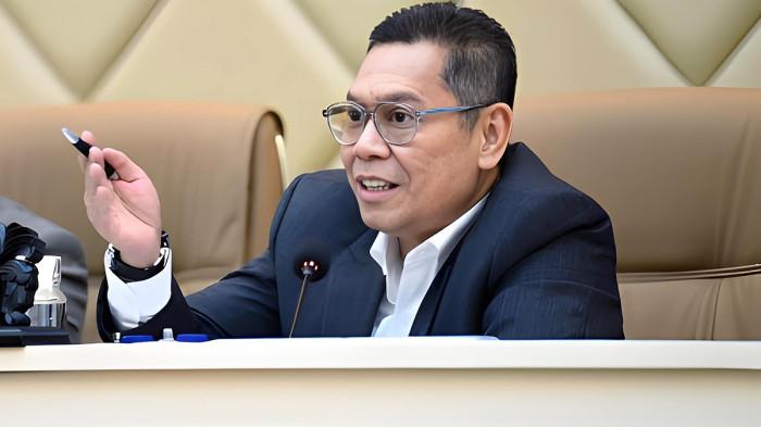 HAKIM MK - Adies Kadir resmi melepaskan jabatan strategis sebagai Wakil Ketua DPR RI, setelah disetujui menjadi Hakim Konstitusi dalam rapat Komisi III DPR RI, Senin (26/1/2026).