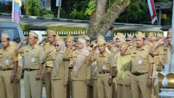 Jajaran ASN/PPPK di lingkup Pemerintah Kabupaten (Pemkab) HSS mengikuti apel