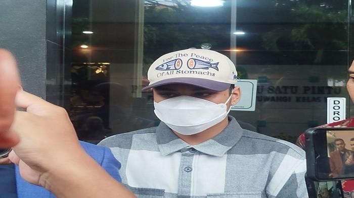 RESSA KECEWA - Ressa Rizky Rossano saat menghadiri agenda mediasi gugatan terhadap Denada yang diklaim sebagai ibunya.