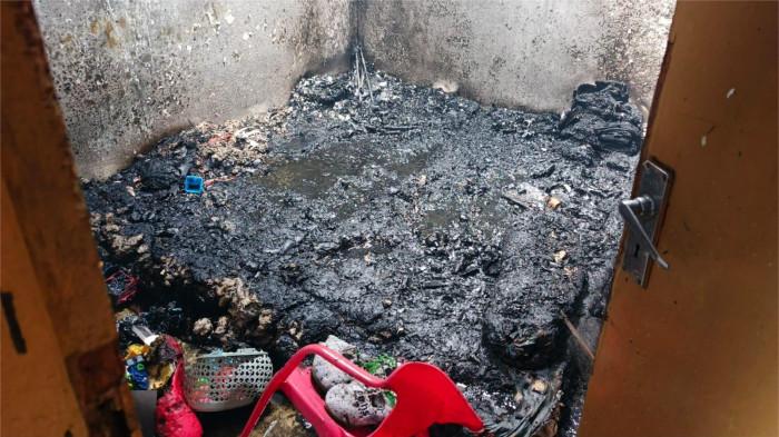 KEBAKARAN- Peristiwa kebakaran melanda pemukiman padat penduduk di Kota Padang, tepatnya di kawasan Jati Adabiah, Kelurahan Jati, Kecamatan Padang Timur, Senin (26/1/2026) siang.