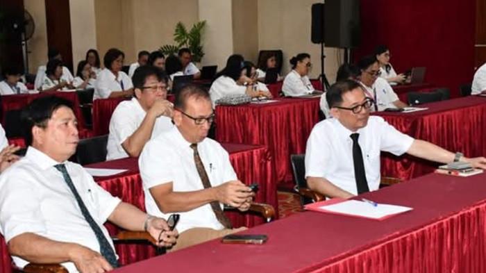 WORKSHOP - Universitas Sam Ratulangi (Unsrat) menggelar Workshop Persiapan Pelaksanaan Kegiatan dan Penyusunan Jadwal Unit-Unit Kerja di Lingkungan Unsrat sesuai POK Tahun 2026, yang berlangsung di Gedung Rektorat Unsrat, Senin (26/1/2026). Dalam sambutannya, Rektor menyampaikan POK bukan sekadar dokumen anggaran, melainkan alat perencanaan dan pengendalian kinerja.