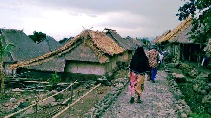 Rumah Adat Limbungan di Desa Perigi Lombok Timur merupakan salah satu objek wisata Lombok yang layak dikunjungi.