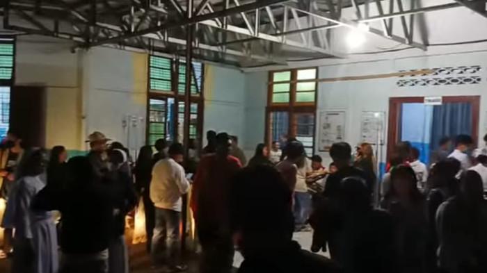 DUGAAN KERACUNAN - Potret sejumlah siswa saat berada di salah satu RS di Kota Tomohon dugaan alami keracunan makanan di sekolah, Senin (26/1/2026).