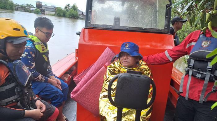 Dua nelayan asal Kuala Tungkal yang sempat hilang kontak saat melaut di Perairan Mendahara, Kabupaten Tanjung Jabung Timur, akhirnya ditemukan Tim SAR Gabungan dalam kondisi selamat, Kamis (8/1/2026).