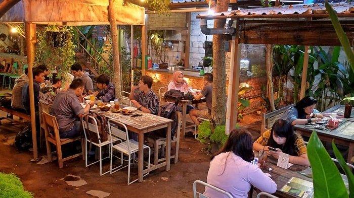 Kedai Lur, tempat makan siang enak dekat Stasiun Tugu Jogja.
