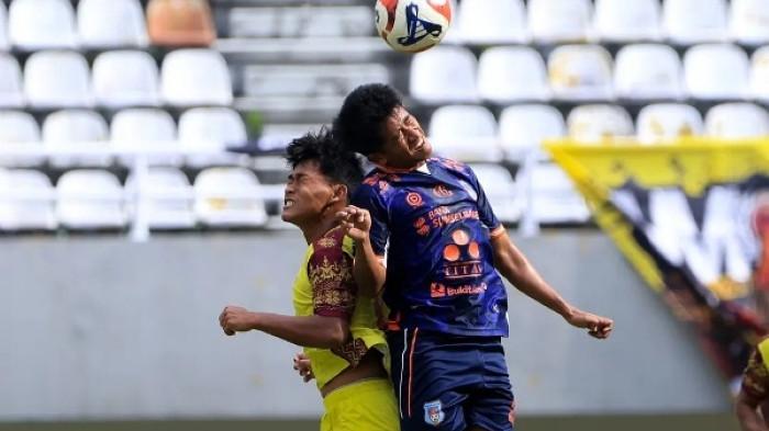 Adhyaksa FC vs Sriwijaya FC.