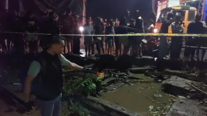 SUASANA. Kondisi pos palang pintu JPL 582 yang hancur pasca kejadian truk tronton tertabrak KA Gajayana di wilayah Kecamatan Kutowinangun Kabupaten Kebumen,  Selasa (27/1/2026) malam. --