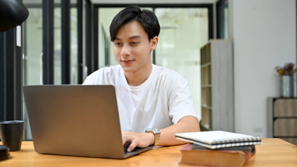 Ilustrasi Mahasiswa Beasiswa LPDP. Foto: BongkarnGraphic/Shutterstock