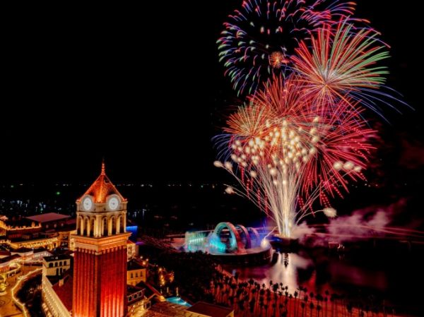 Fireworks have become a defining symbol of the island, with Phu Quocs skies illuminated for 750 consecutive nights. Photo courtesy of Sun Group